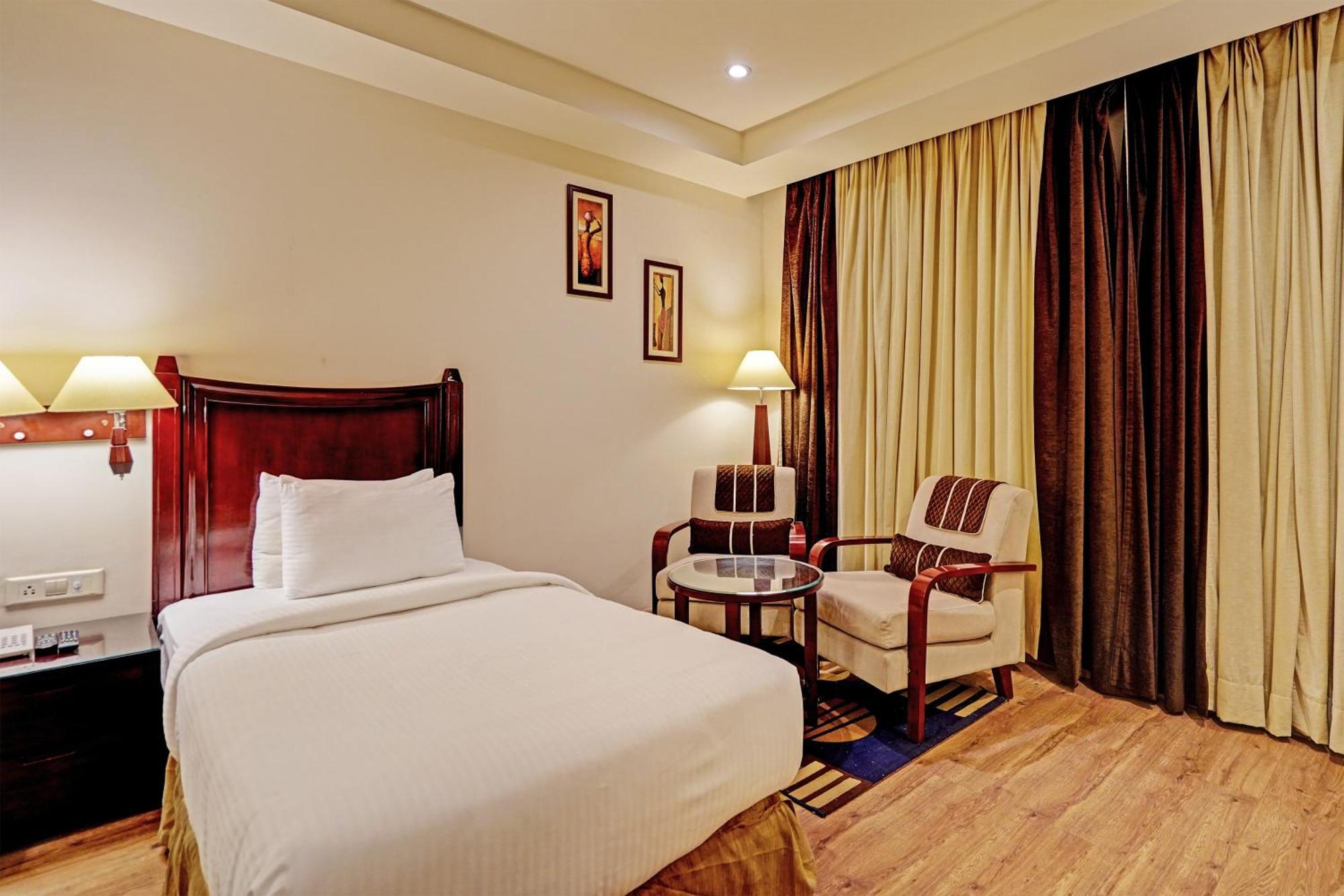 Hotel Grand Aerotech Нью-Делі Екстер'єр фото